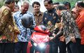 Presiden Jokowi Riding Motor Gesits, Kagok Gak Ada Suara Knalpot