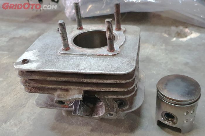 Supaya blok silinder dan piston motor 2-tak awet, begini cara inreyen yang benar