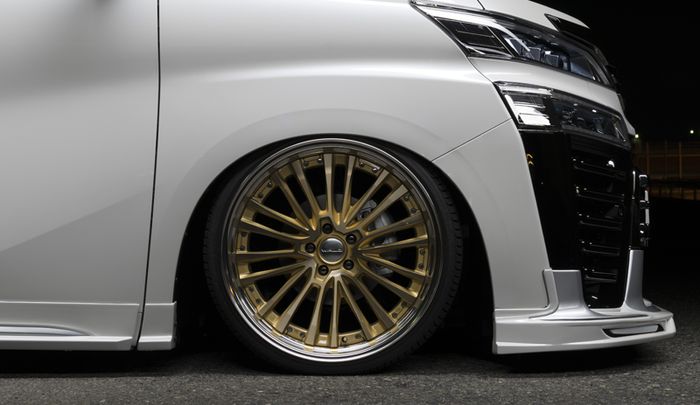 Modifikasi Toyota Vellfire pasang pelek edisi Wald Tosca 3 Piece warna emas