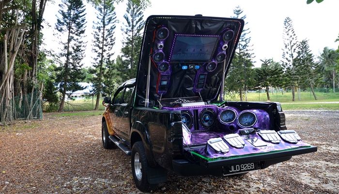 Bak belakang mewah Toyota Hilux full system infotaiment