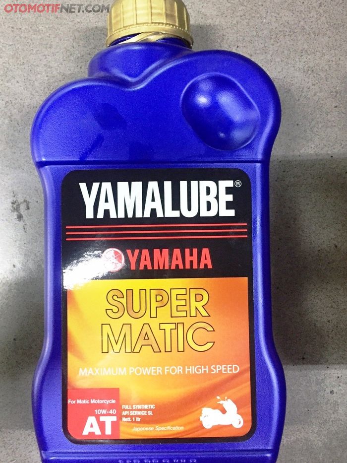 Oli mesin Yamaha XMAX pakai Yamalube tipe Super Matic perlu 2 botol karena mesin butuh 1,5 liter oli 