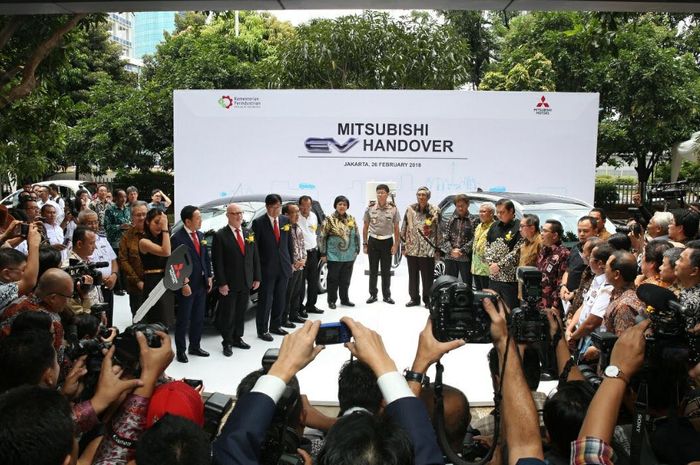 Mitsubishi hibahkan mobil listrik kepada Kemenperin