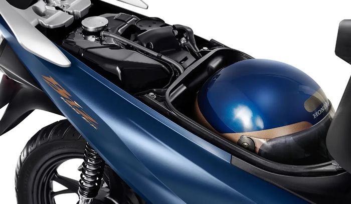 Helm muat masuk ke bagasi