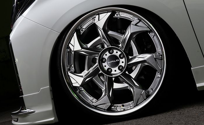 Modifikasi Toyota Alphard pasang pelek Vorsalino ukuran 22x9 inci