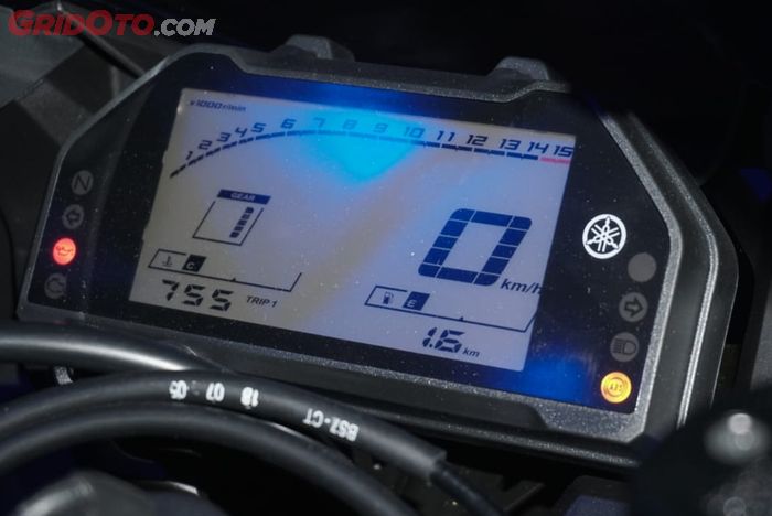 Spidometer LCD berukuran besar di YZF-R25 2019