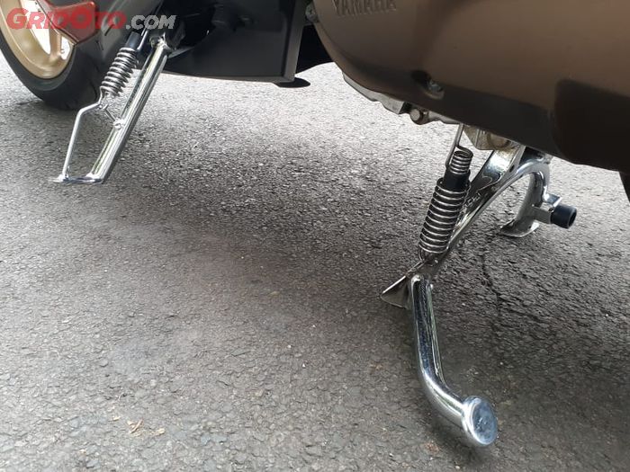 Standar 1 dan 2 Yamaha NMAX berlapis krom