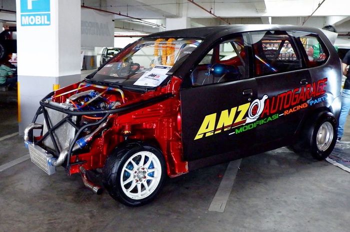 Tampilan depan modifikasi Toyota Avanza garapan Anzo Auto Garage