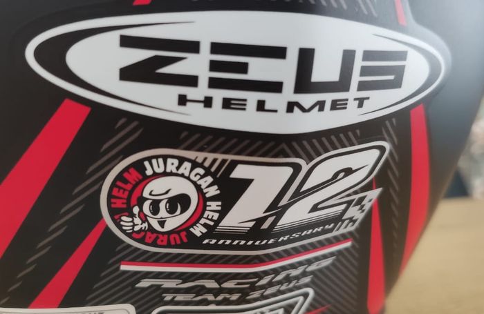 Helm Zeus Edisi Anniversary JH