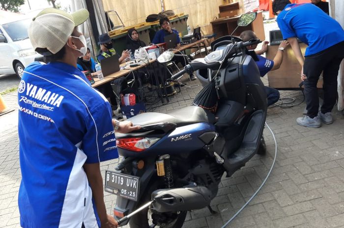 Proses uji emisi motor Yamaha