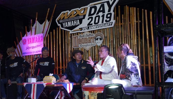 Ferdinand Sule dalam talkshow &ldquo;Ngobat&rdquo; (Ngomongkeun Batur) bareng Budi Dalton di MAXI Yamaha Day Bandung