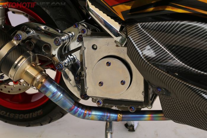 Tutup kipas dan swing arm custom Yamaha NMAX buatan Fat Motorsport