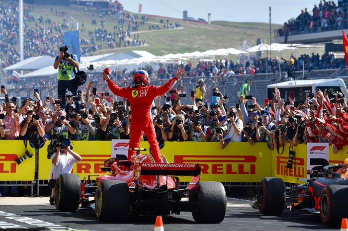 Kimi Raikkonen menang F1 Amerika Serikat dan tunda selebrasi juara dunia Lewis Hamilton