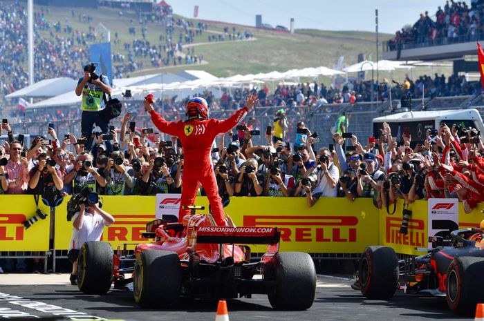 Kimi Raikkonen menang F1 Amerika Serikat dan tunda selebrasi juara dunia Lewis Hamilton