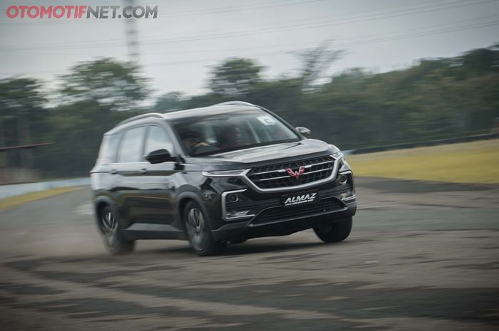 Wuling Almaz memakai sistem suspensi multi-link di belakang