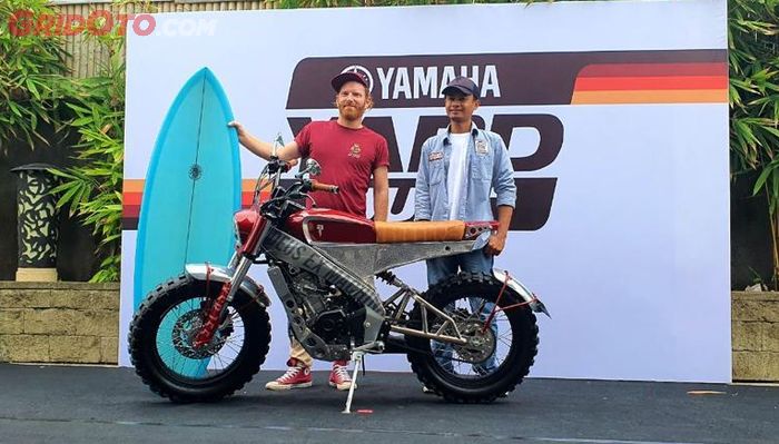 Yamaha XSR 155 Capung Merah besutan Deus Bali bisa buat bawa papan surf