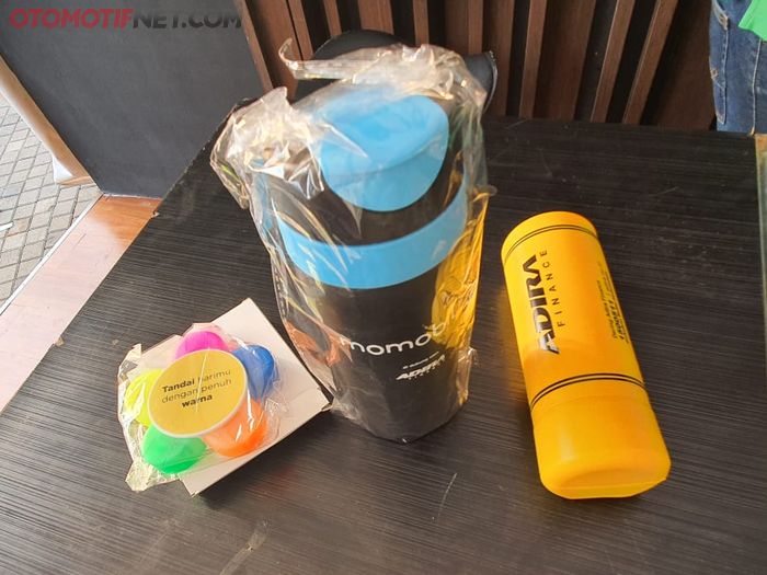 Langsung dapat hadiah chamois, tumbler dan stabilo