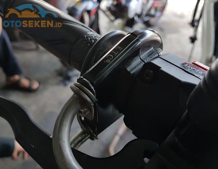 Rumah gas bisa pakai kabel gas spontan atau kepunyaan Yamaha Xabre