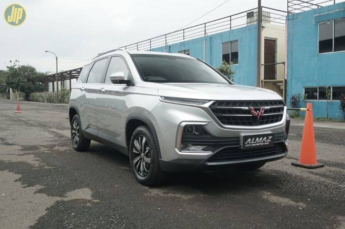 Wuling Almaz punya desain agresif