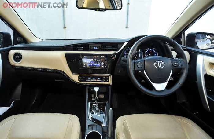 Ruang kemudi Toyota Corolla Altis 1.8 V