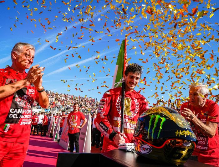 Francesco Bagnaia torehkan sejarah bagi Ducati dan Italia dengan berhasil jadi juara dunia