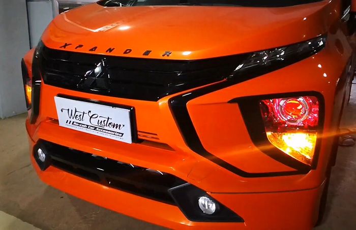 Modifikasi Mitsubishi Xpander dibalut kelir oranye cerah yang nyentrik