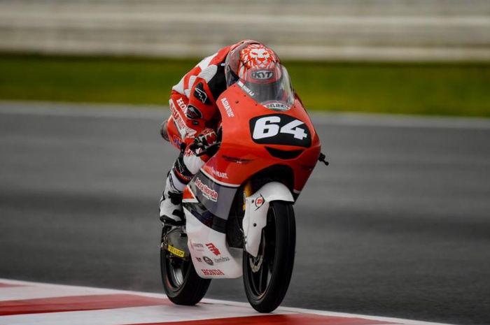 Mario Suryo Aji harus absen di Moto3 Algarve 2021 karena cedera patah tulang paha