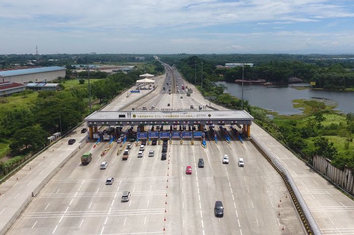 Ilustrasi gerbang tol akan mengalami kemacetan pada mudik Lebaran 2022