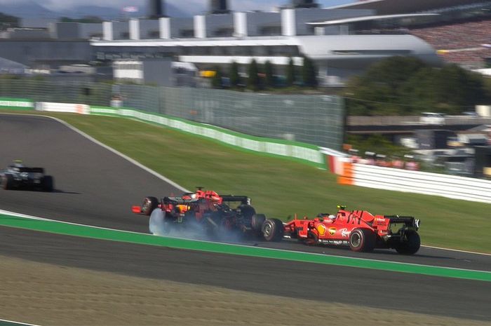 Max Verstappen bentrok dengan Charles Leclerc di tikungan 2 sirkuit Suzuka tak lama setelah start F1 Jepang