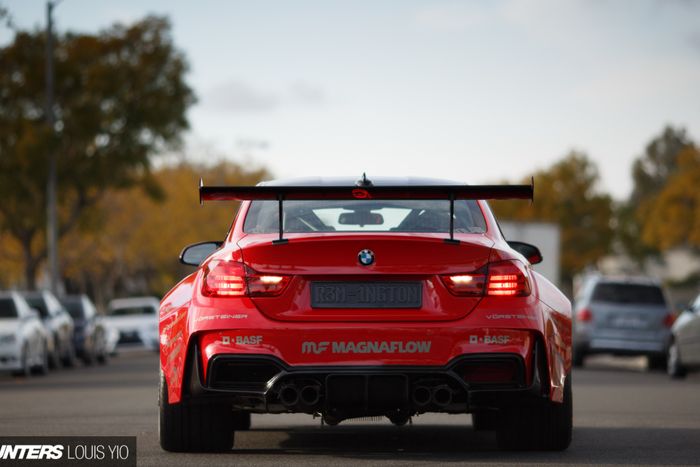 Tampilan belakang modifikasi BMW M4 pakai wide body Vorsteiner GTRS4