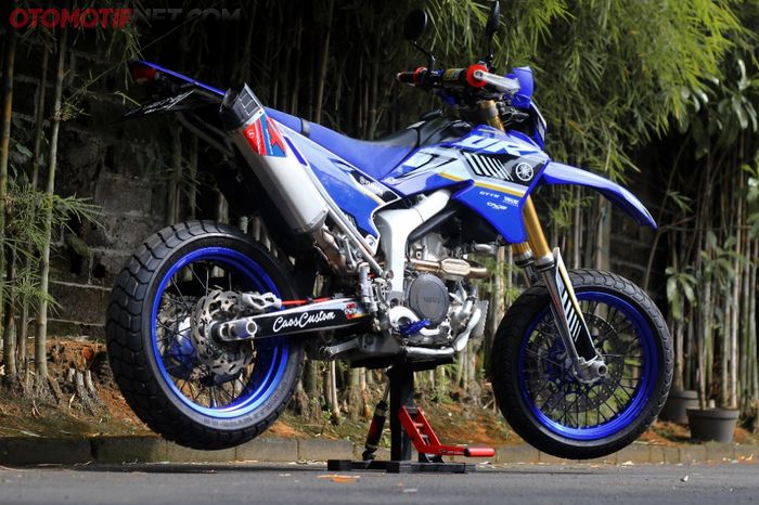 Yamaha WR 250R yang diubah jadi supermoto garapan Caos Custom Bike (CCB)