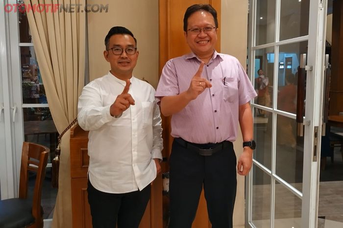 Octavianus Dwi Putro (kiri) mengemban tugas baru sebagai Direktur Pemasaran AHM, menggantikan posisi Thomas Wijaya yang kini bertugas sebagai Executive Vice President AHM