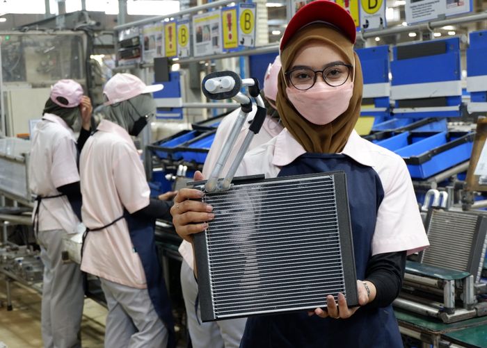 Komponen otomotif dari pabrik DNIA, kemudian dipasarkan oleh PT Denso Sales Indonesia (DSIA)