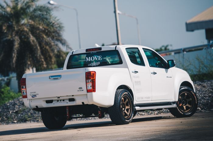 Modifikasi Isuzu D-Max racing asal Thailand juga oprek mesin dan kabin