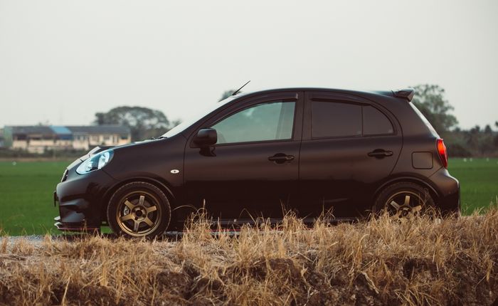 Modifikasi Nissan March sangar bergaya street racing asal Thailand