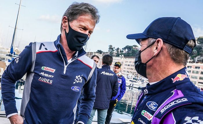 Managing Director M-Sport, Malcolm Wilson (kiri) dan Sebastien Loeb di Reli Monte Carlo, Januari 2022