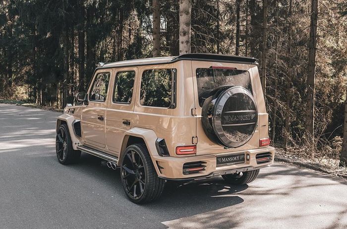 Tampak belakang Mercedes-AMG G63 hasil kreasi Mansory