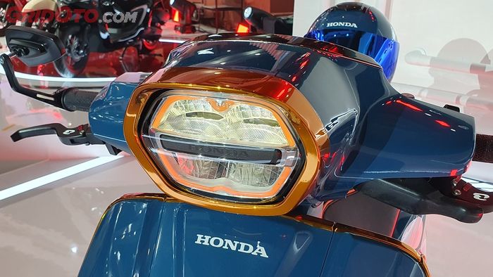 Headlamp Honda Stylo 160 ditambah garnish yang direpaint dan DRL LED