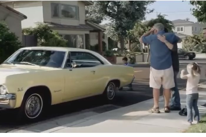 Reaksi sang ayah saat melihat Chevrolet Impala SS 396 lansiran tahun 1965 kembali di hadapannya