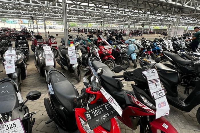 Daya tampung motor bekas yang dilelang di area JBA Jakarta tercatat lebih dari 1.300 motor, dengan luas lahan lebih dari 7.500 m2