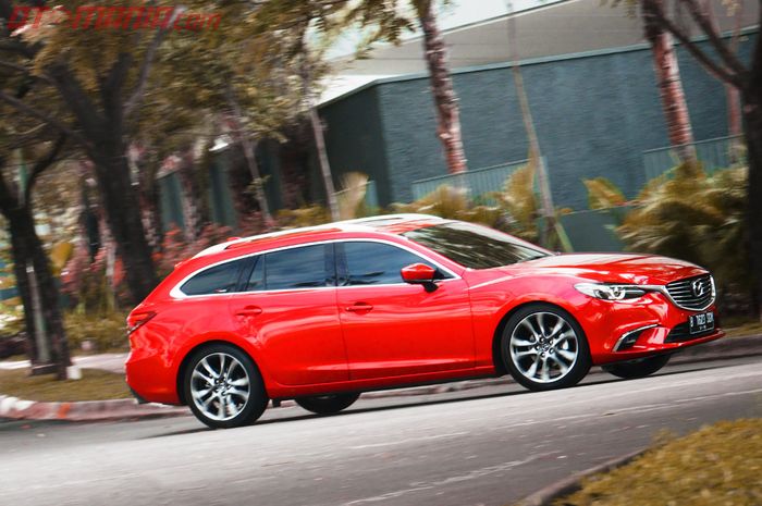 Mazda6 Estate tetap lincah saat dibawa manuver