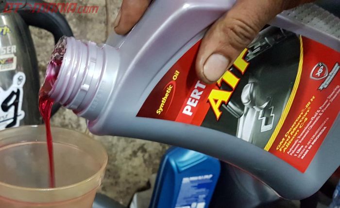 Oli transmisi mobil matic 