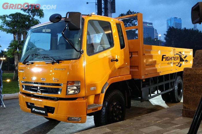 Ilustrasi truk Mitsubishi Fuso Fighter