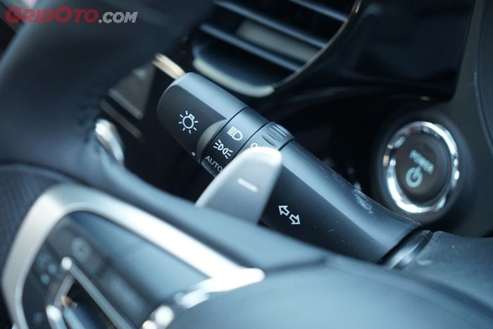 Fungsi paddle shift di Outlander PHEV untuk memperbesar energi regeneratif