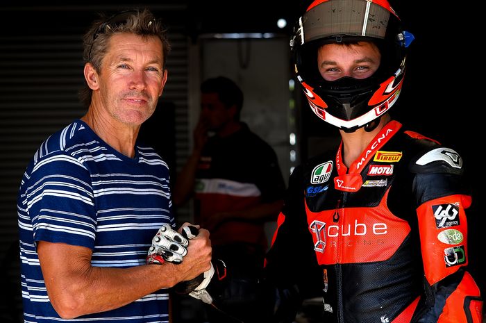 Juara dunia Superbike Troy Bayliss dan anaknya, Oli Bayliss