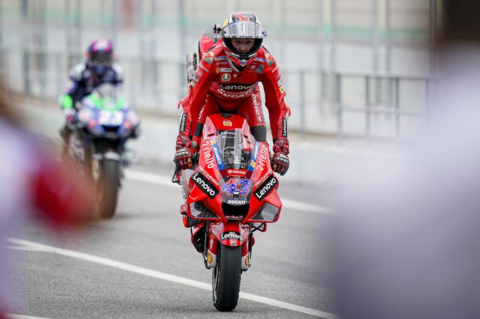 Jack Miller meraih podium ketiga usai Fabio Quartararo dijatuhi sanksi pada MotoGP Catalunya 2021. 