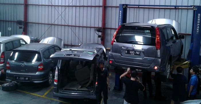 Proses pengerjaan Nissan X-Trail T31 di Jasmin Motor, Sunter, Jakarta Utara