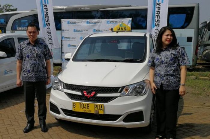 Peluncuran armada terbaru Taksi Express dengan platform MPV Wuling Confero di pool Taksi Express di Serpong Utara, Tangerang Selatan, Rabu 94/7/2018).