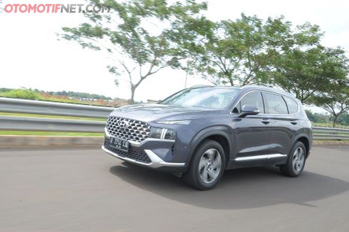 Hyundai Santa Fe D2.2 8AT Signature saat dijajal oleh Tim OTOMOTIF