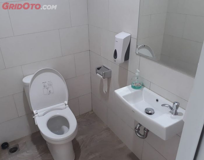 Fasilitas toilet gratis di SPBU BP-AKR, Tangerang Selatan