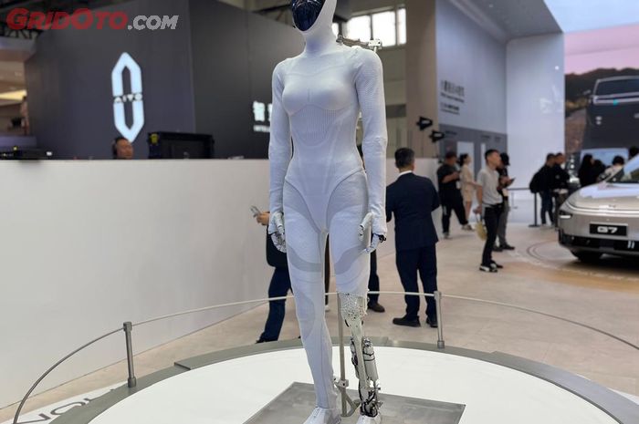 Iron. Robot humanoid bikinan Xpeng